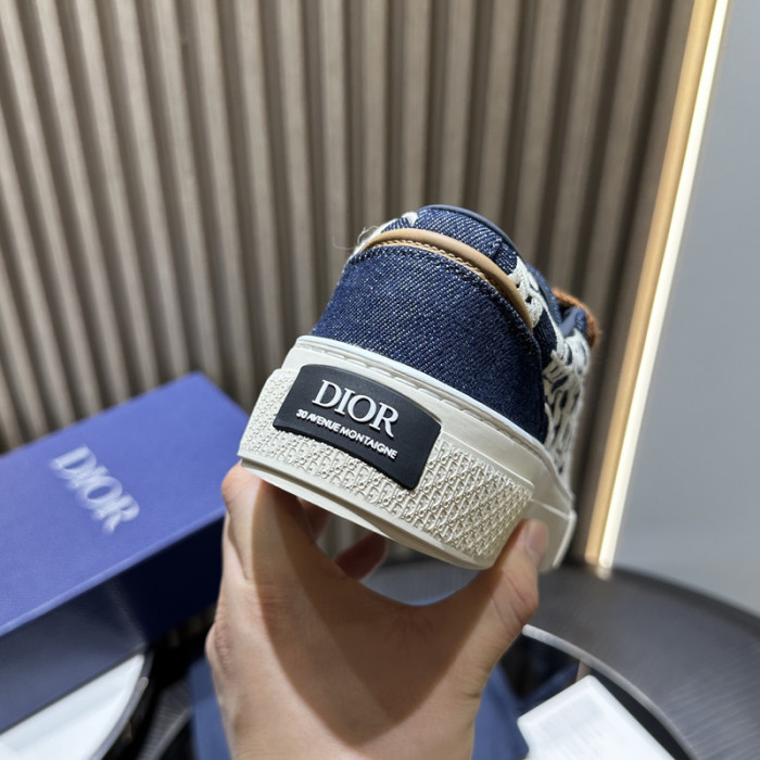 D10R SNEAKER