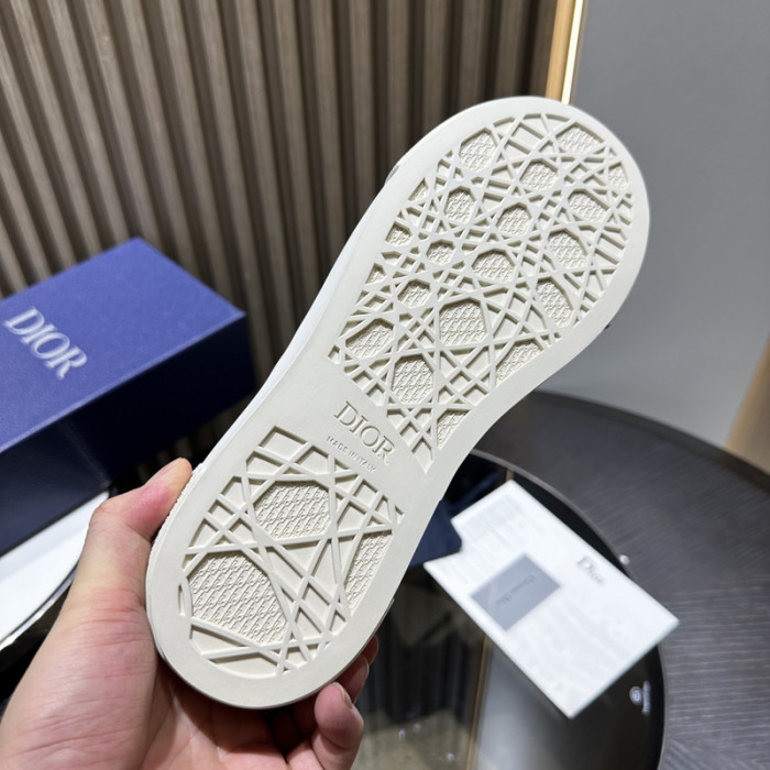 D10R SNEAKER