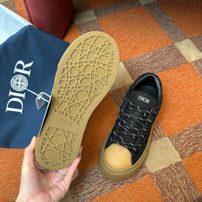 D10R SNEAKER
