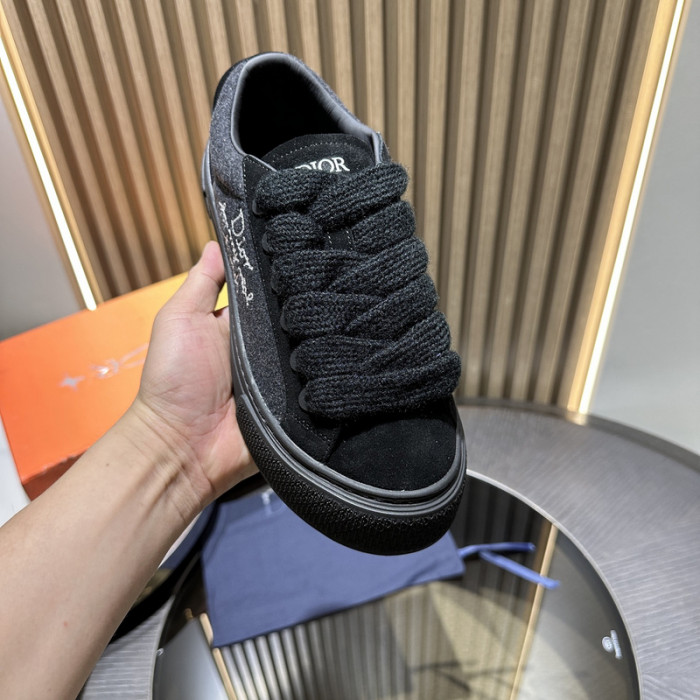 D10R SNEAKER
