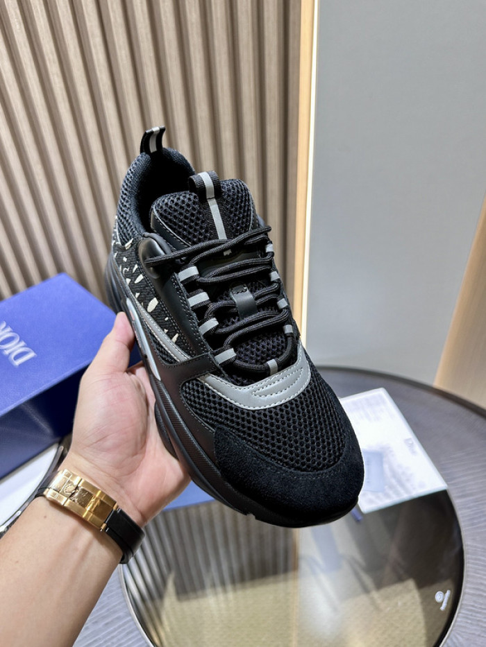 D10R SNEAKER