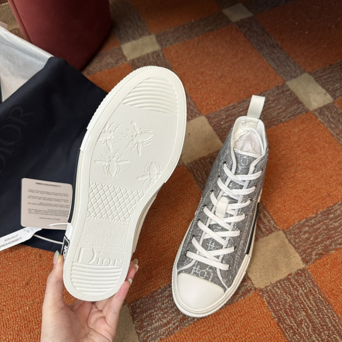 D10R SNEAKER