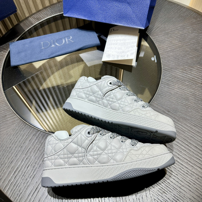 D10R B9s SNEAKER