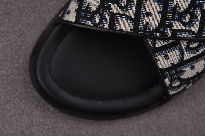 d10r sandal