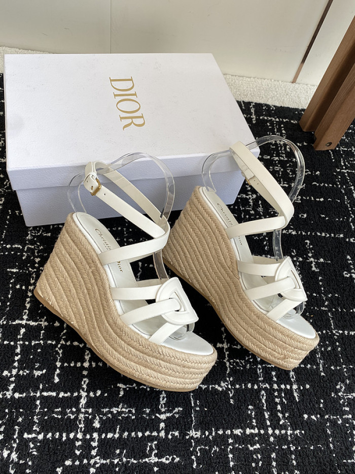 d10r sandal