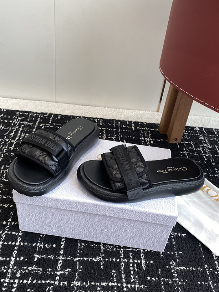 d10r sandal