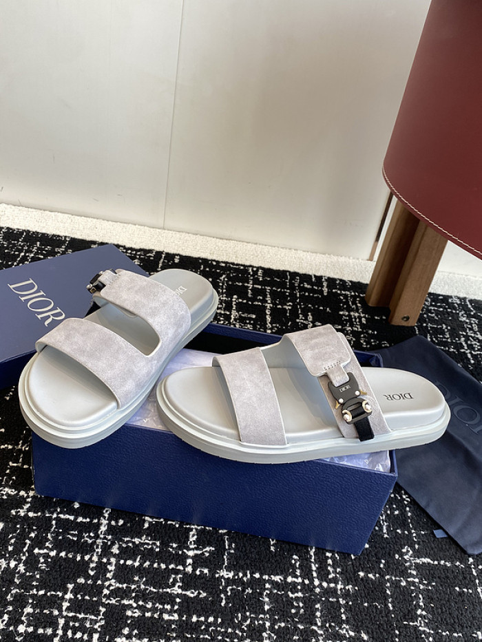 d10r sandal