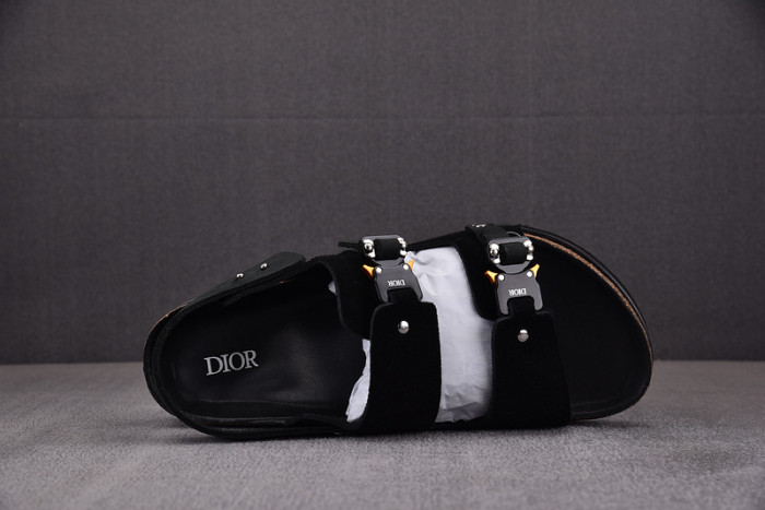 d10r sandal
