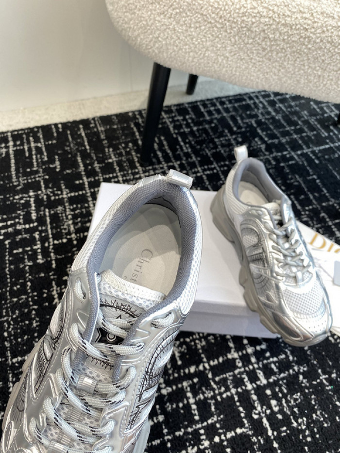 D10R SNEAKER