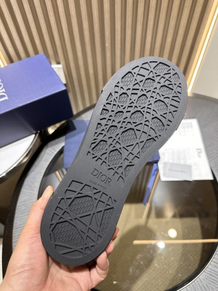 D10R SNEAKER
