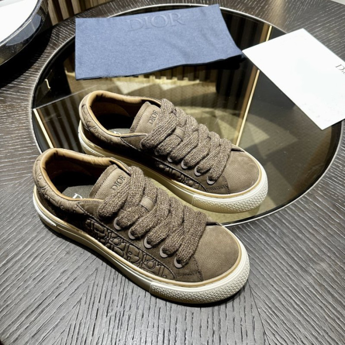 D10R SNEAKER