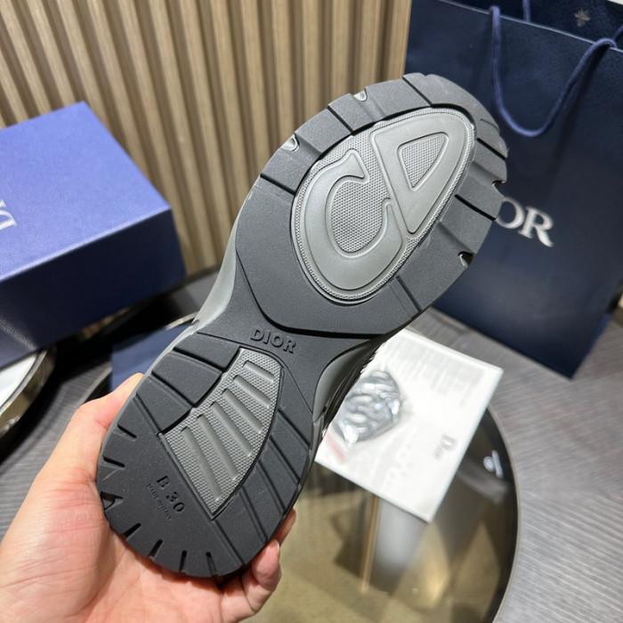 D10R SNEAKER