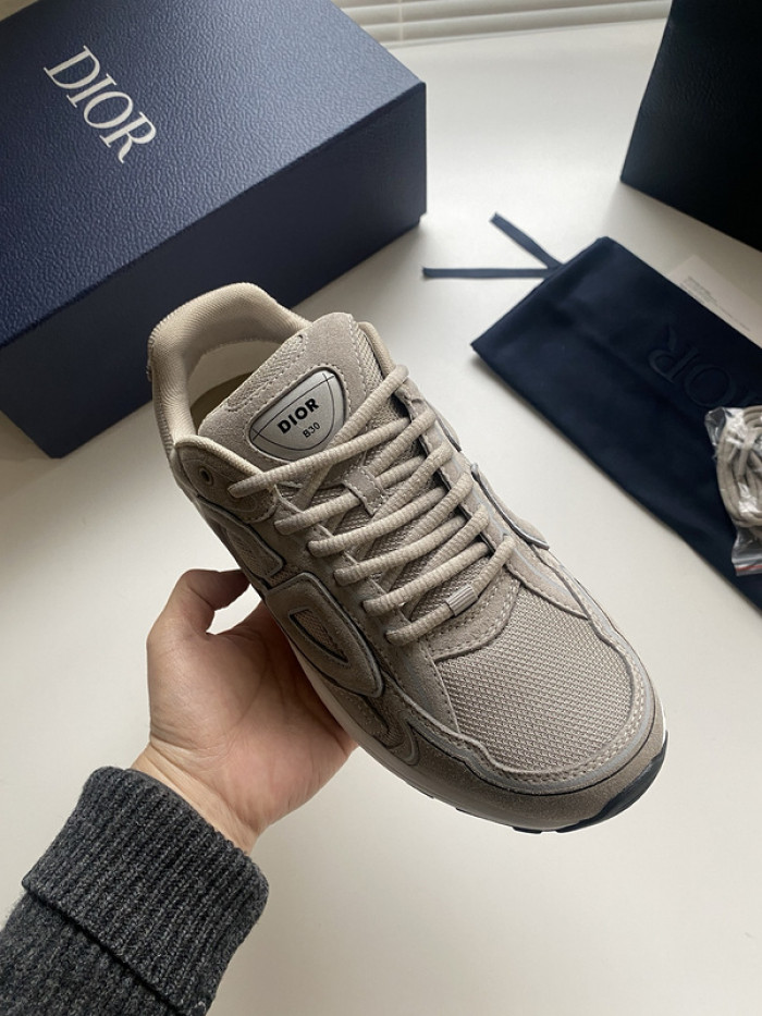 D10R SNEAKER