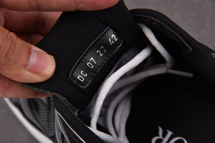 D10R SNEAKER