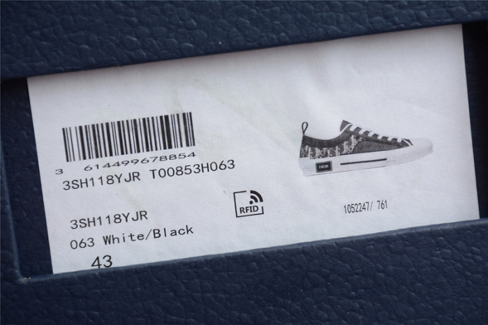 D10R SNEAKER