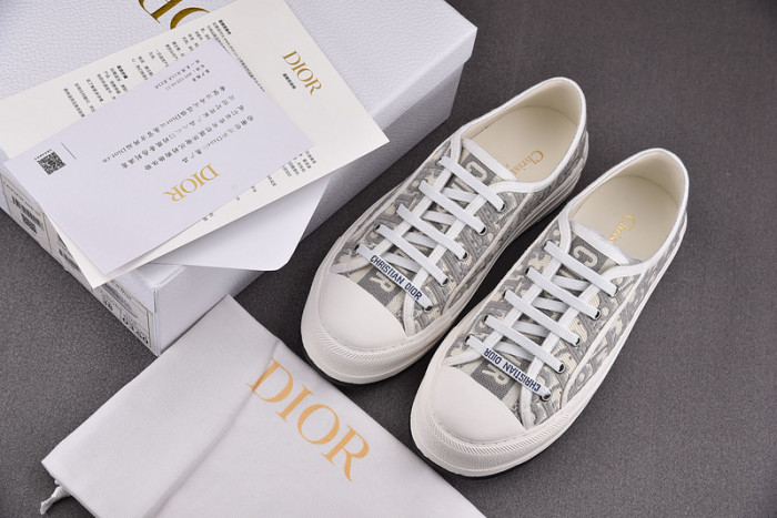D10R SNEAKER