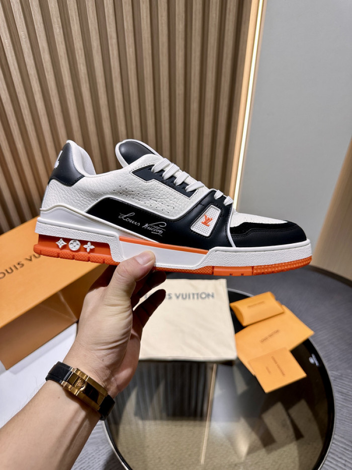 L0VT SNEAKER