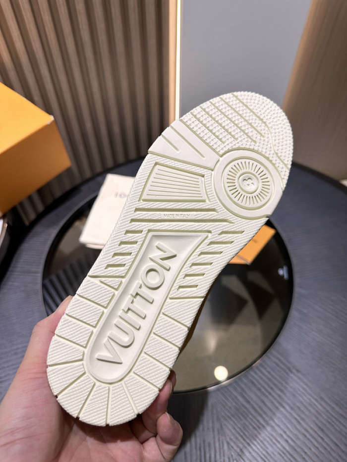 L0VT SNEAKER