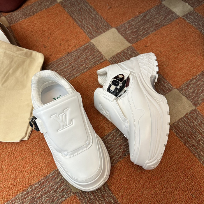 L0VT SNEAKER