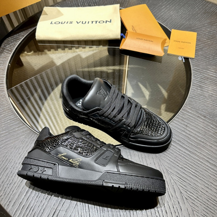 L0VT SNEAKER