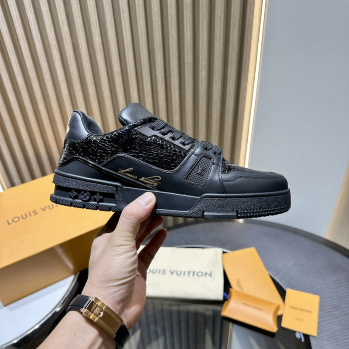 L0VT SNEAKER