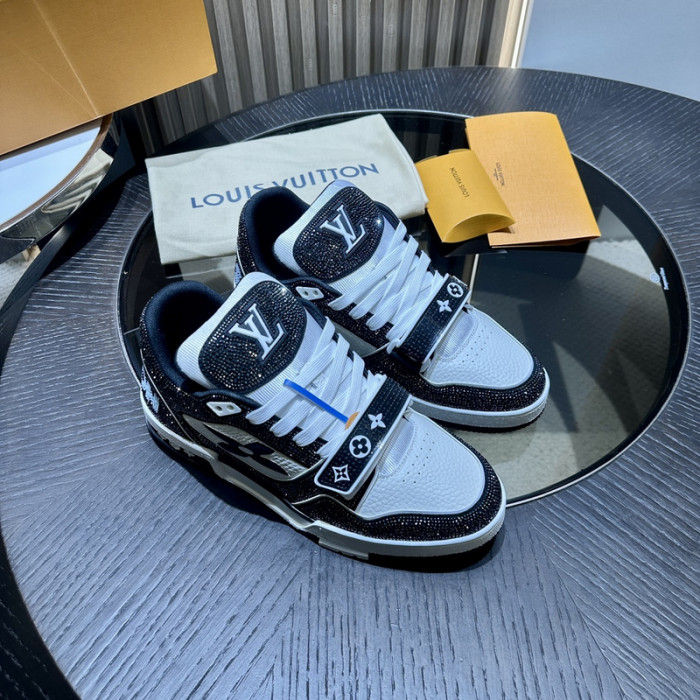 L0VT SNEAKER