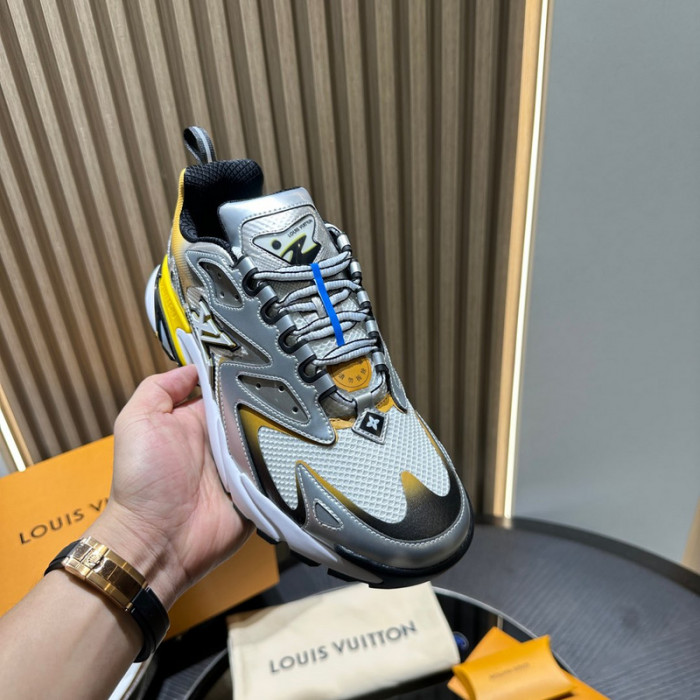 L0VT SNEAKER