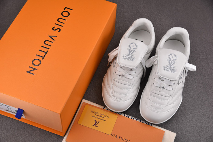 L0VT SNEAKER