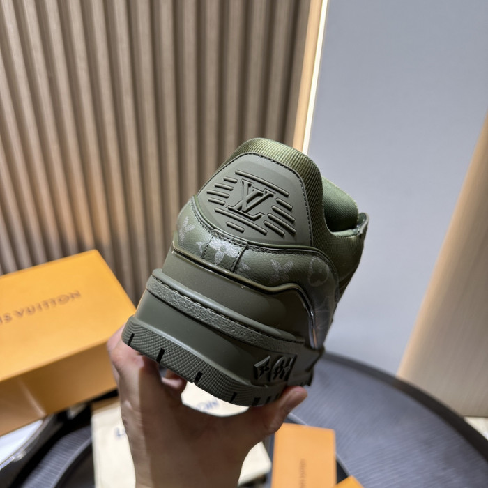 L0VT SNEAKER