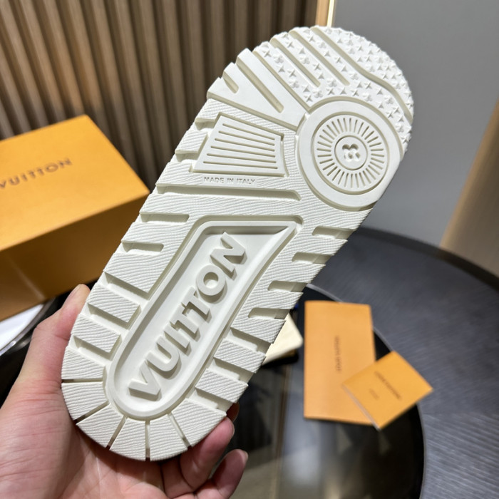 L0VT SNEAKER