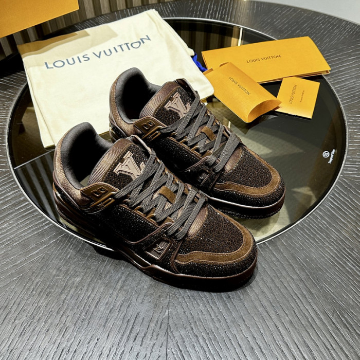 L0VT SNEAKER