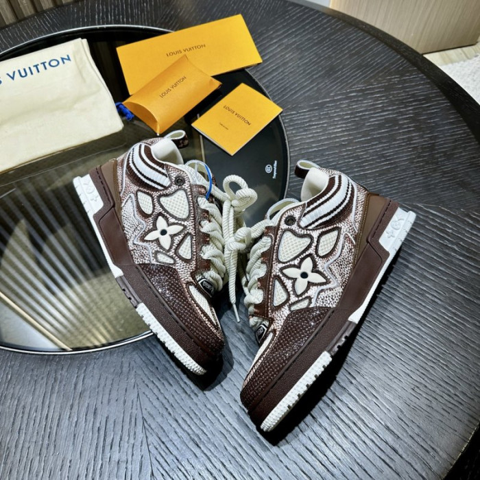 L0VT SNEAKER
