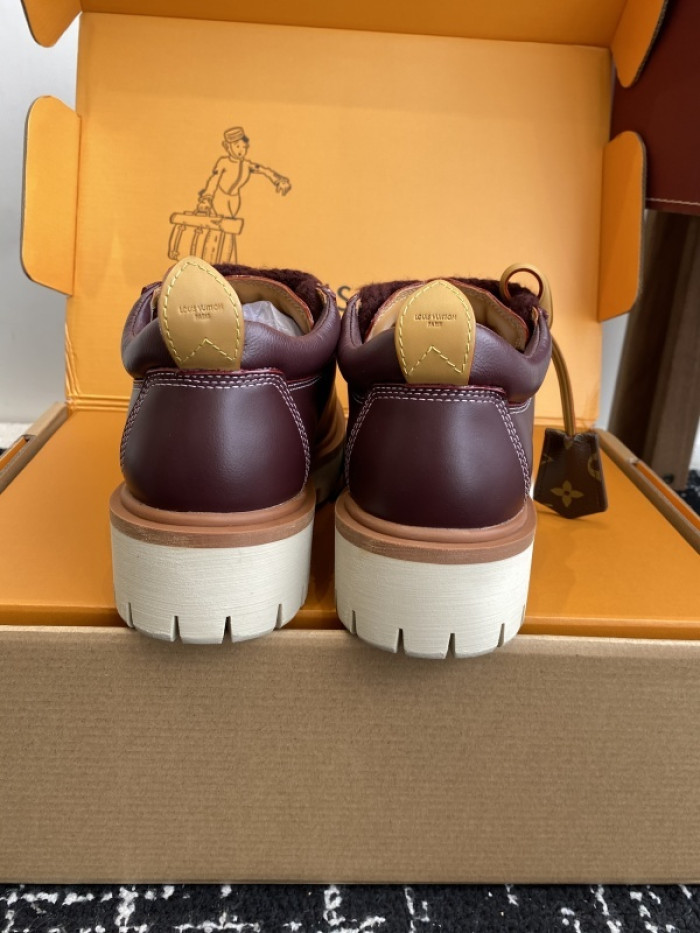 L0VT SNEAKER