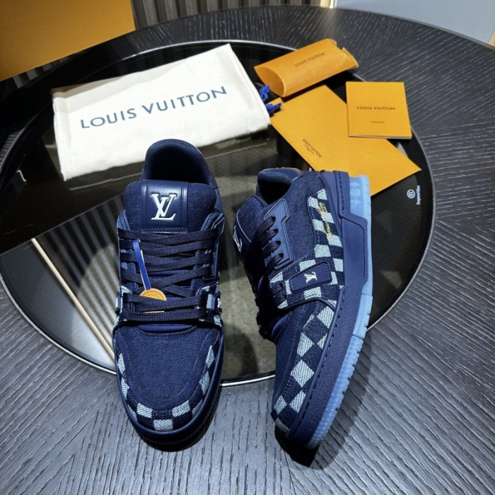 L0VT SNEAKER