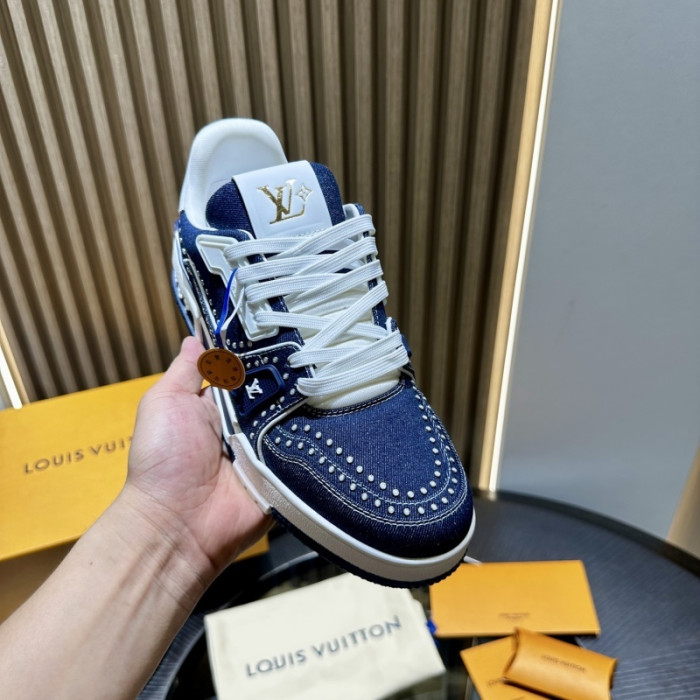 L0VT SNEAKER