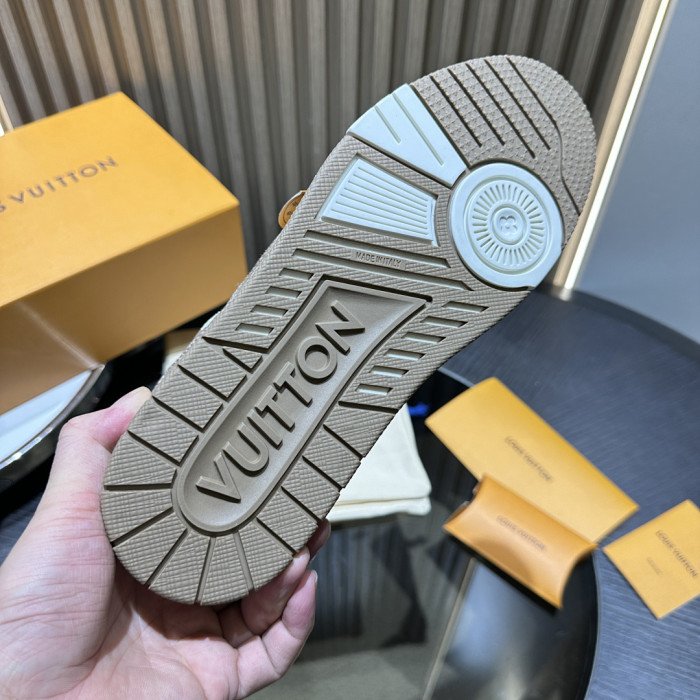 L0VT SNEAKER