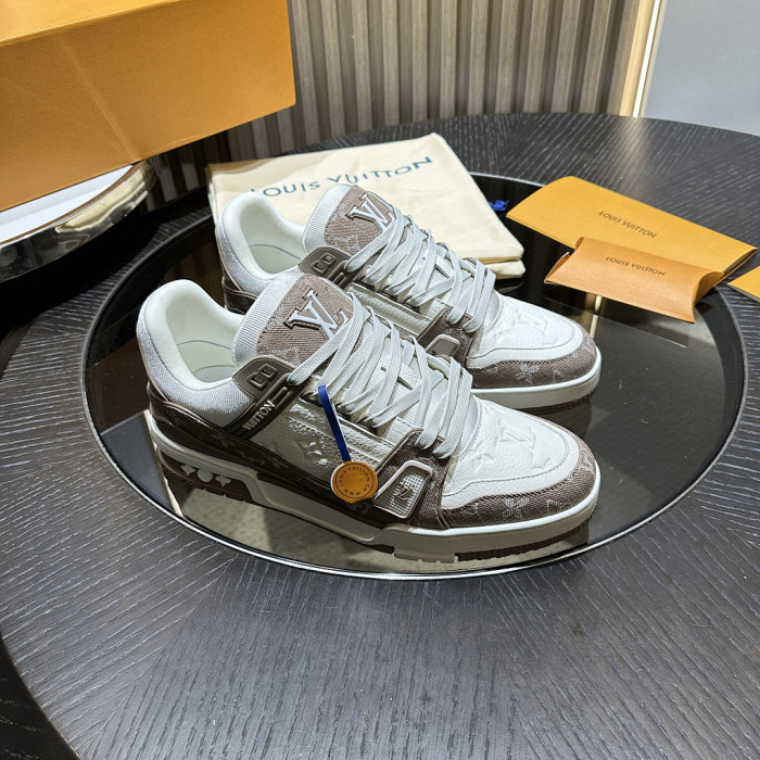 L0VT SNEAKER