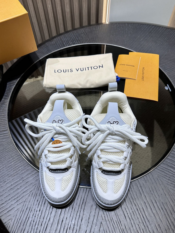 L0VT SNEAKER