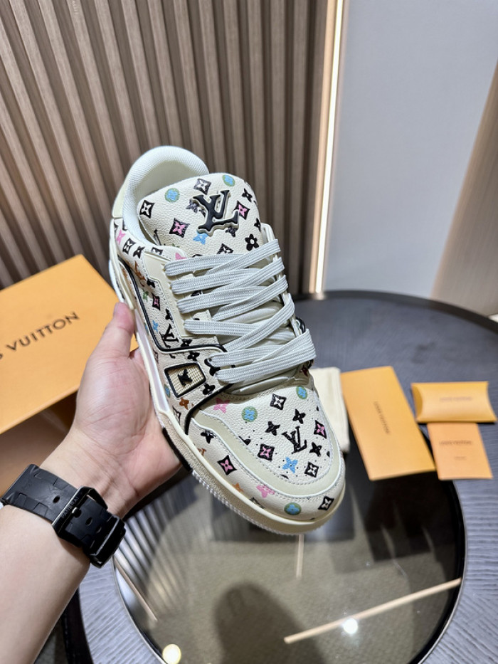 L0VT SNEAKER