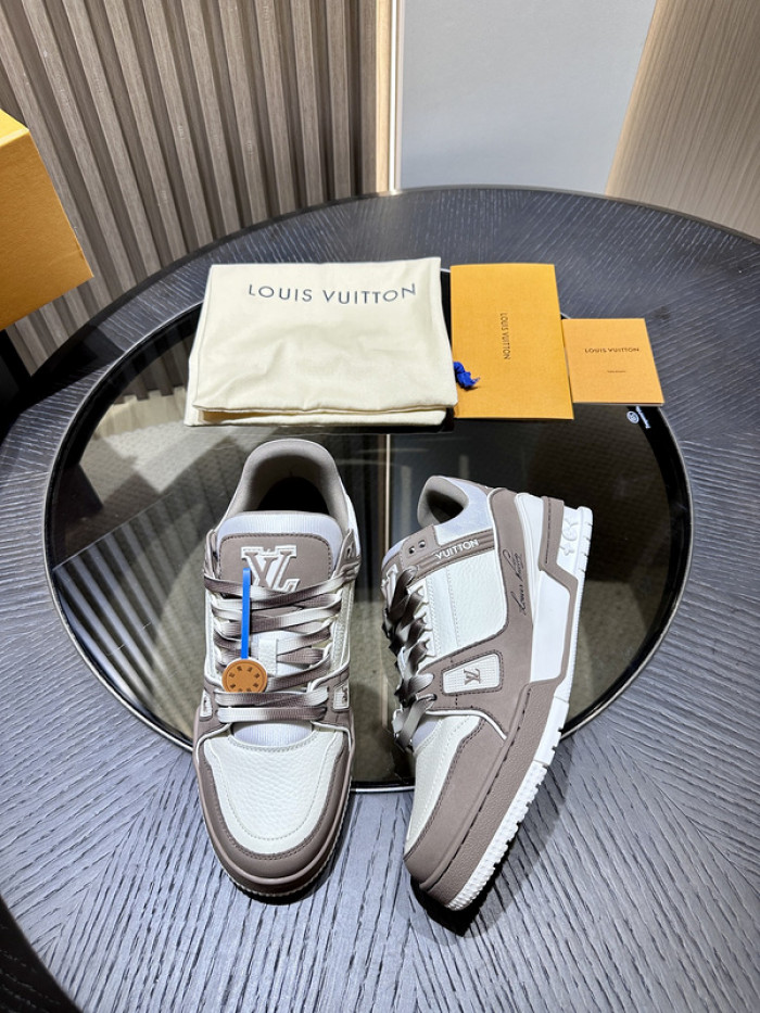 L0VT SNEAKER