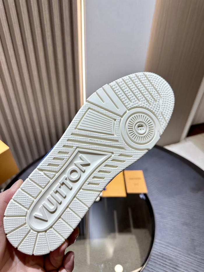L0VT SNEAKER