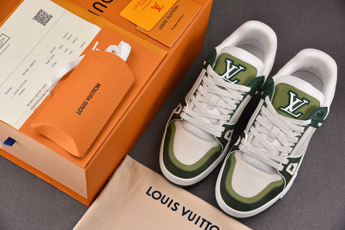 L0VT SNEAKER