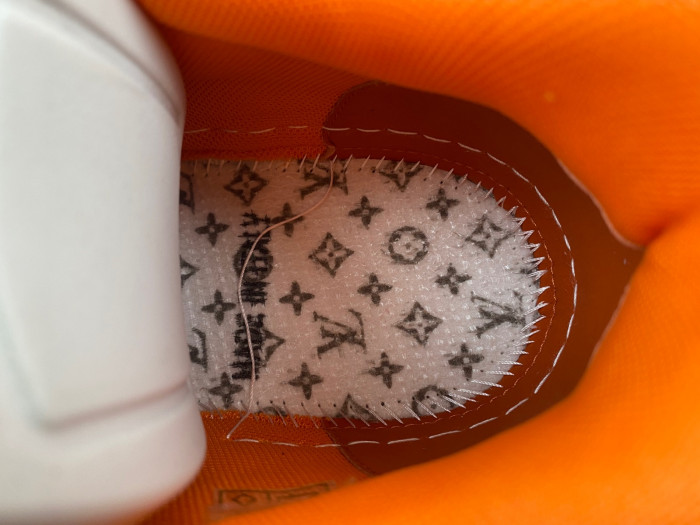 L0VT SNEAKER