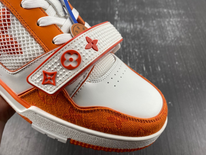 L0VT SNEAKER