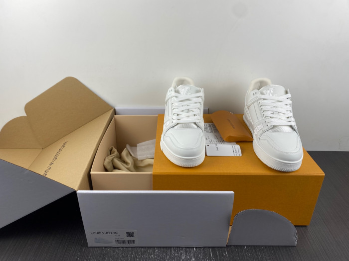 L0VT SNEAKER