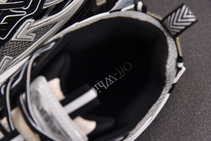 OFW SNEAKER